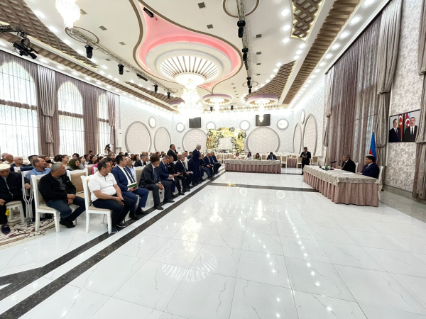 Qaradağ Rayon İcra Hakimiyyətinin başçısı Sahil qəsəbəsində səyyar qəbul keçirib
